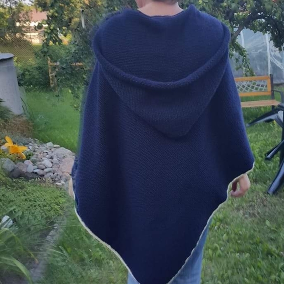 Poncho - Picture 6 of 6